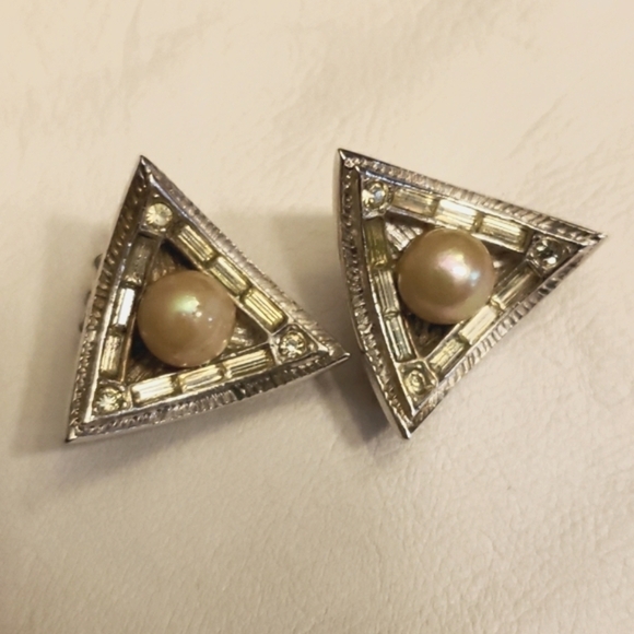 Vintage Art Deco Style Clip On Earrings 2583988 patent number engraved EUC - Picture 1 of 10